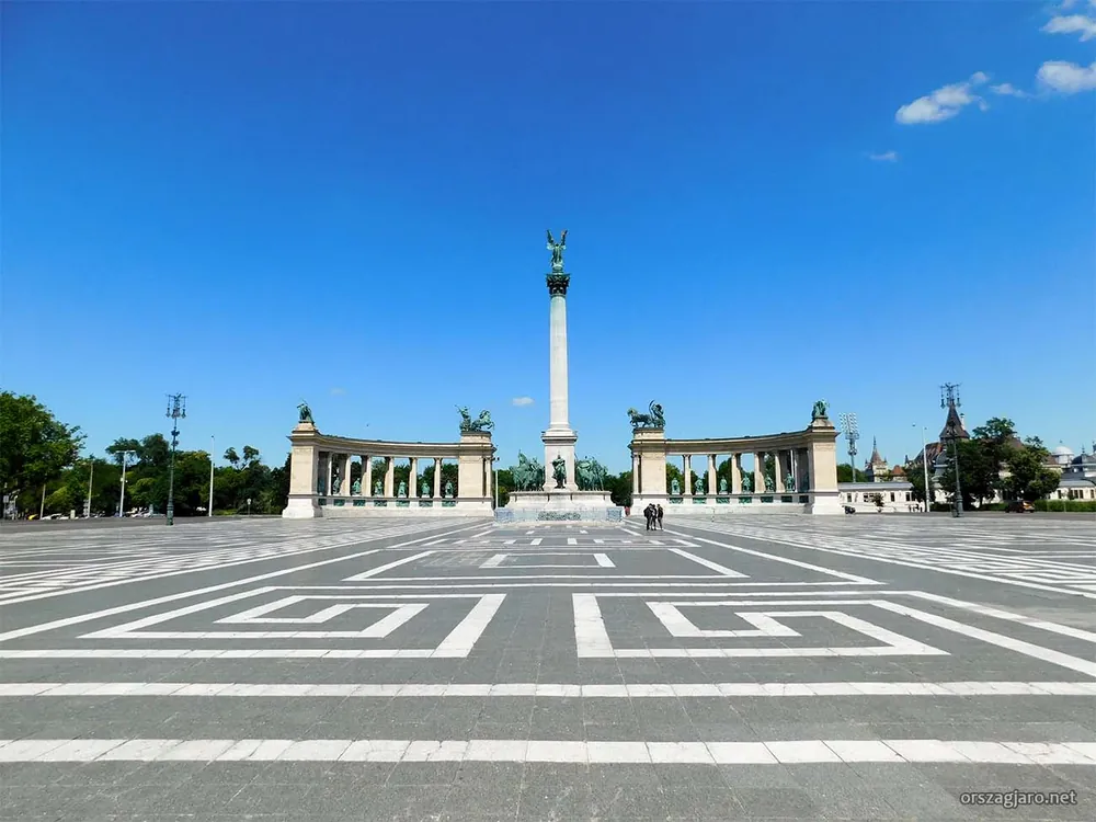 Heroes' Square